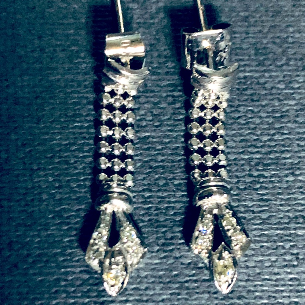 18k White Gold Drop Diamond Earrings